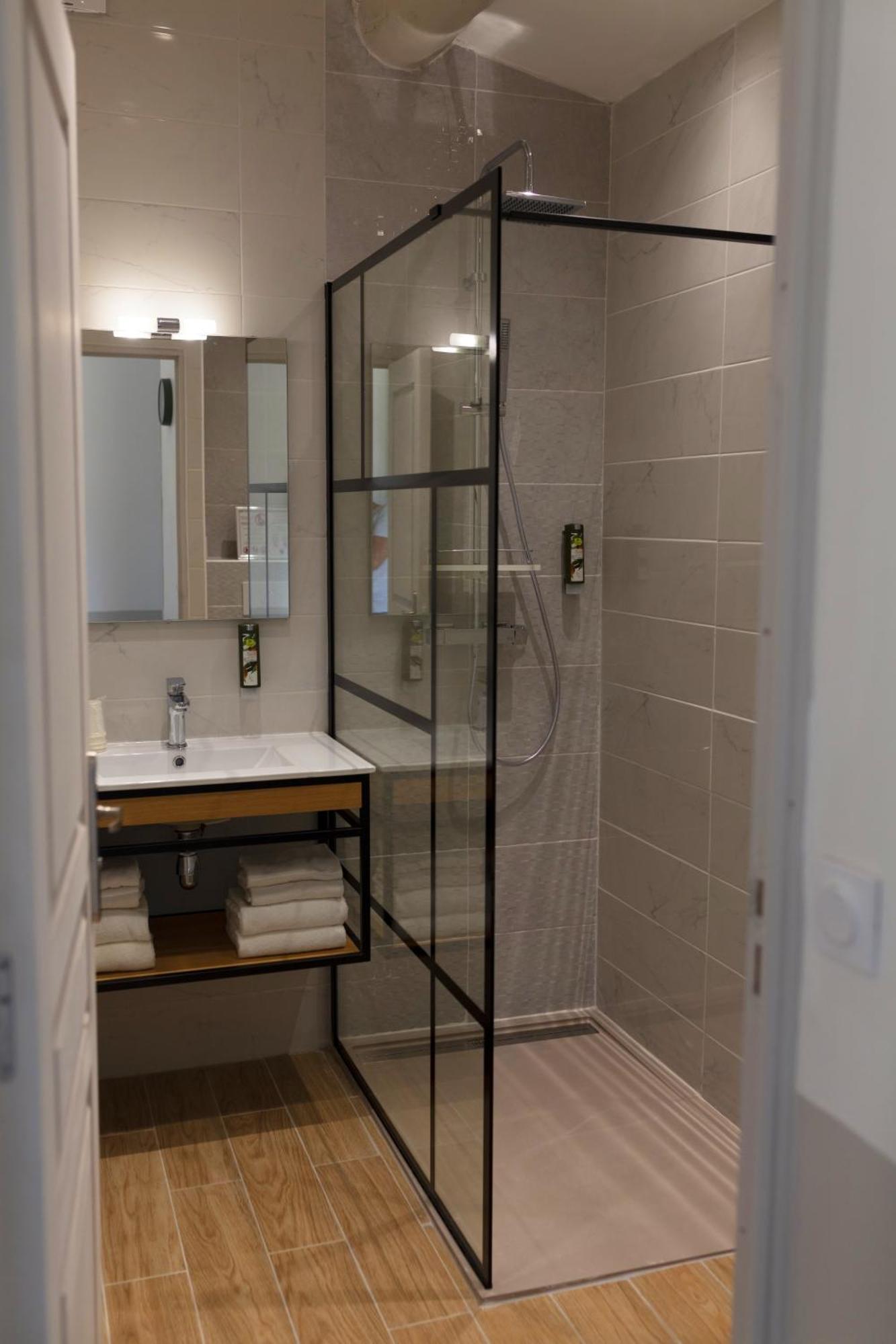 Logis Le Nid Du Pont De Gau Aparthotel Saintes-Maries-de-la-Mer Room photo