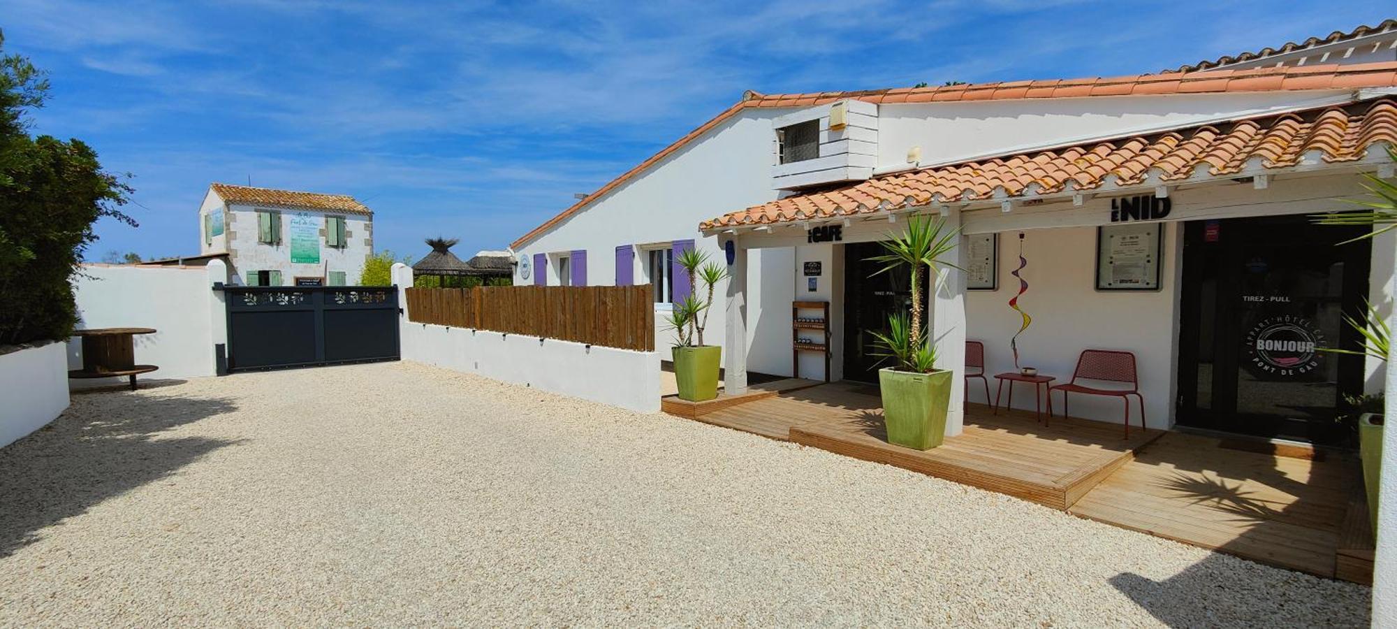 Logis Le Nid Du Pont De Gau Aparthotel Saintes-Maries-de-la-Mer Exterior photo